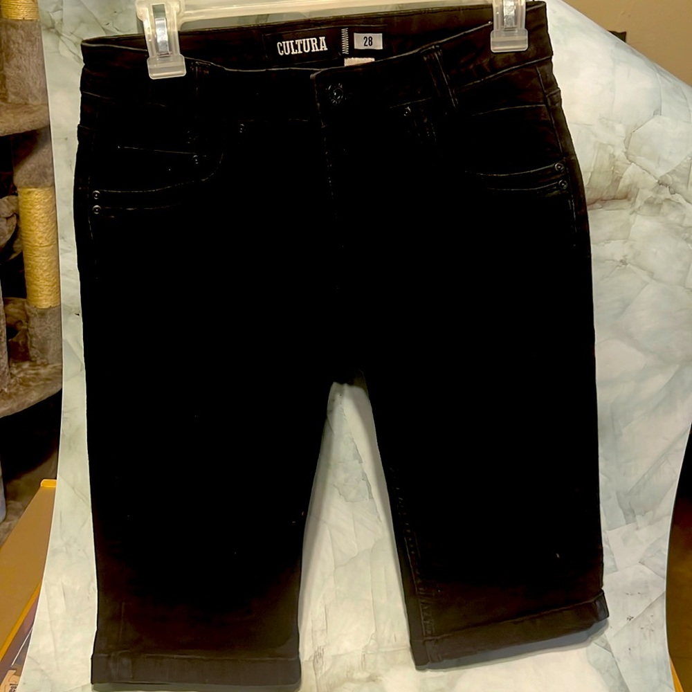Men’s shorts size 28